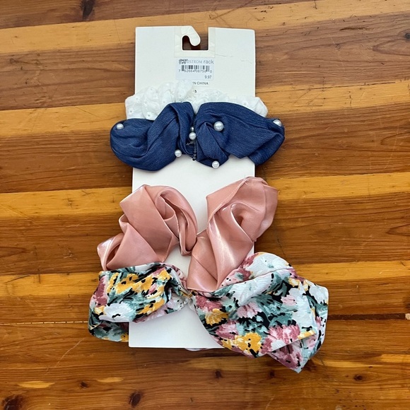 Hair scrunchies - Picture 2 of 4